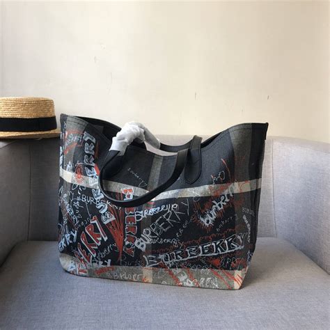 burberry 涂鸦